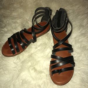 American Eagle black leather sandals